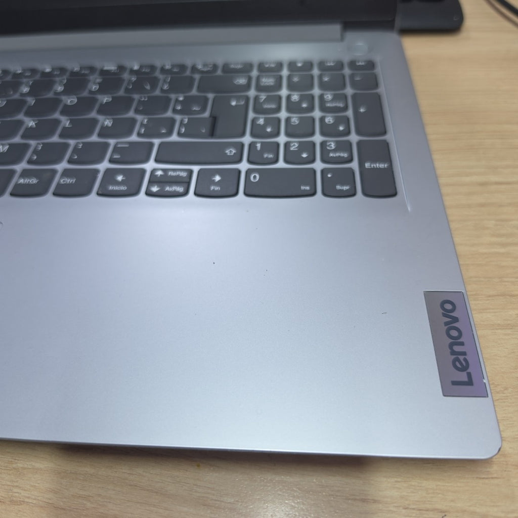 LAPTOP LENOVO IDEAPAD 1 15IGL7 (2024) 256 GB SSD 8 GB RAM (SEMINUEVO)