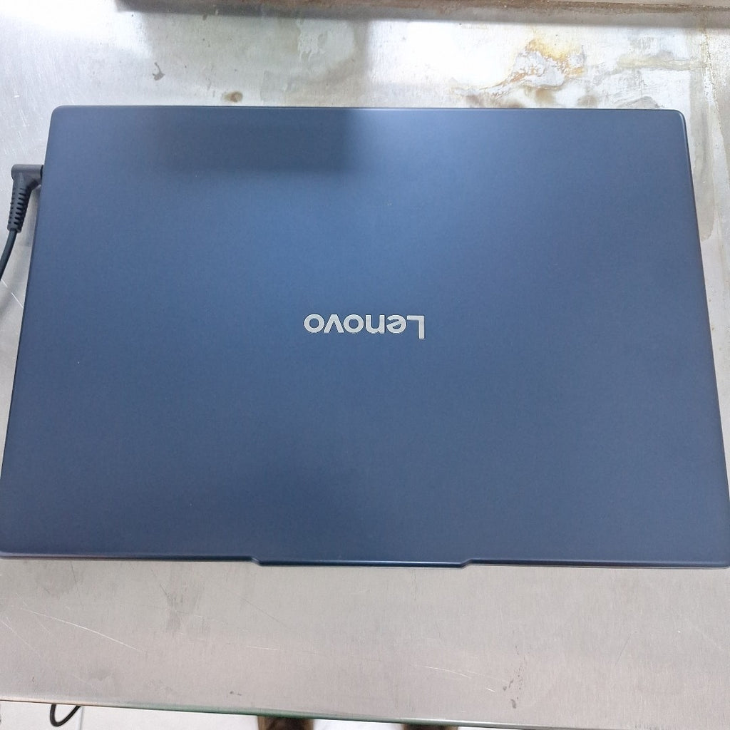 LAPTOP LENOVO IDEAPAD SLIM 3 15IRH10 (2025) 512 GB SSD 8 GB RAM (SEMINUEVO)