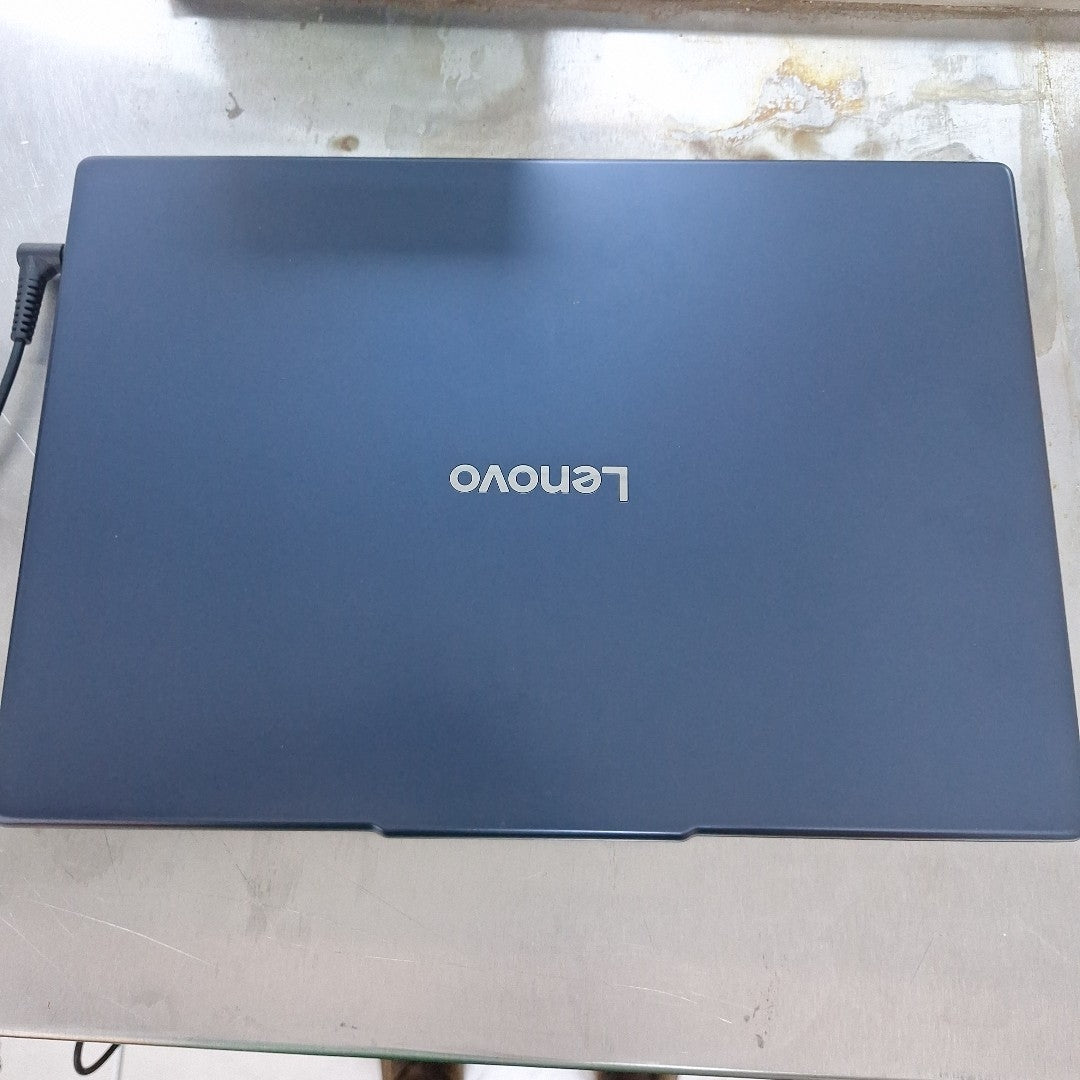 LAPTOP LENOVO IDEAPAD SLIM 3 15IRH10 (2025) 512 GB SSD 8 GB RAM (SEMINUEVO)