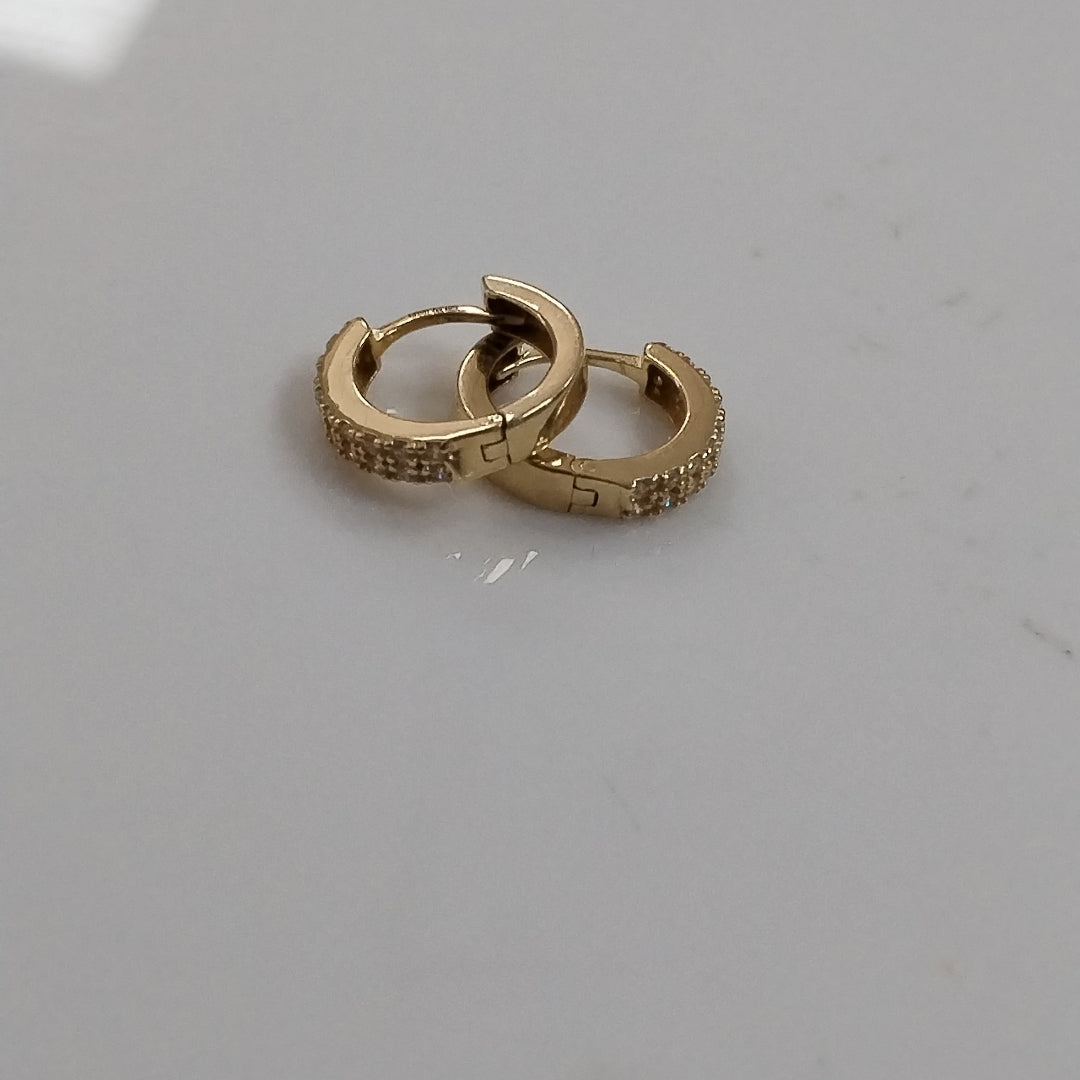 ARETES HUGGIES C CIRCONIA 14K 1.8 GR (NUEVO)