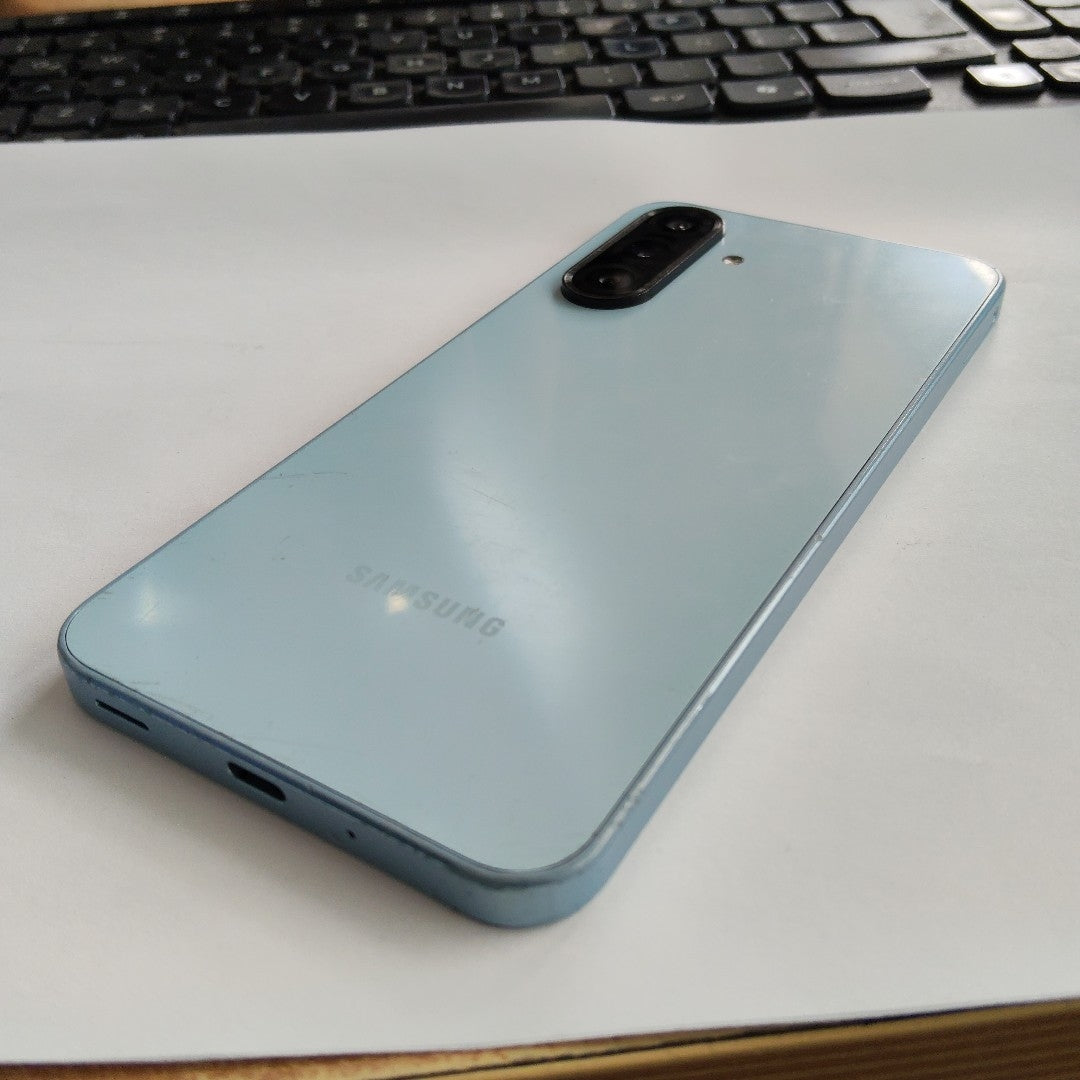 CELULAR SAMSUNG GALAXY A17 SM-A175F (2025) 128 GB 4 GB RAM (SEMINUEVO)