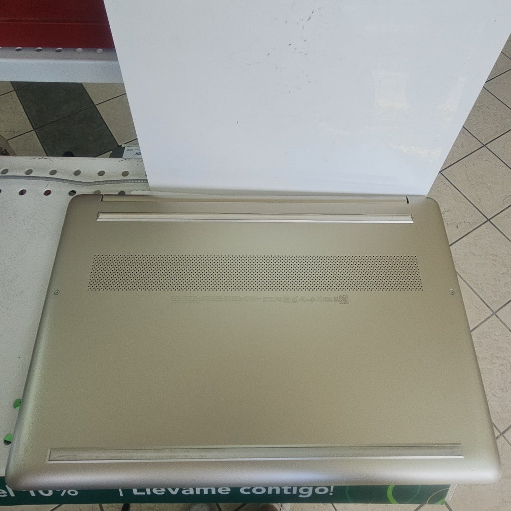 LAPTOP HP 15-EF2552LA (2024) 512 GB SSD 8 GB RAM (SEMINUEVO)