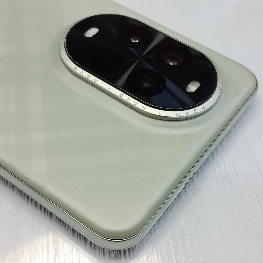 CELULAR HUAWEI NOVA 13 PRO MIS-LX9 (2024) 512 GB 12 GB RAM (SEMINUEVO)