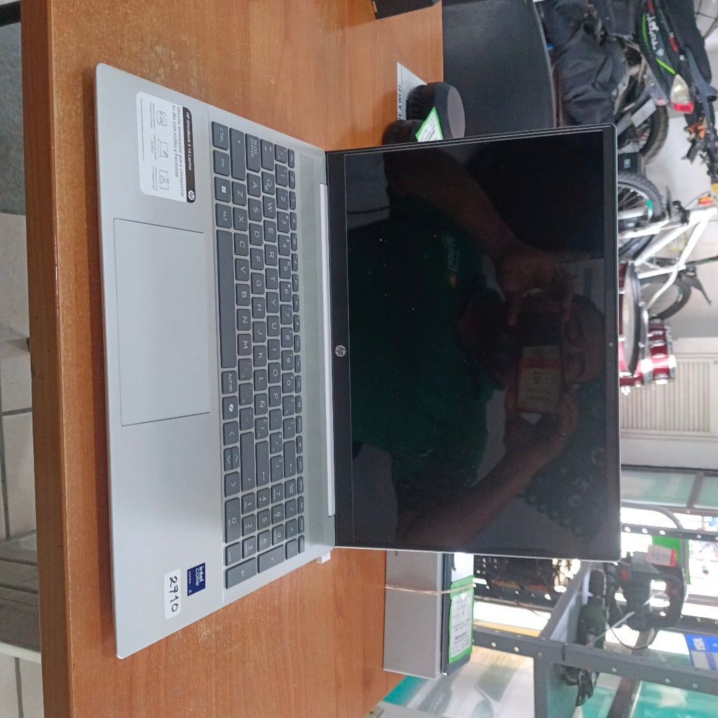 LAPTOP HP OMNIBOOK 5 16-AF1050LA (2025) 1 TB SSD 16 GB RAM (SEMINUEVO)