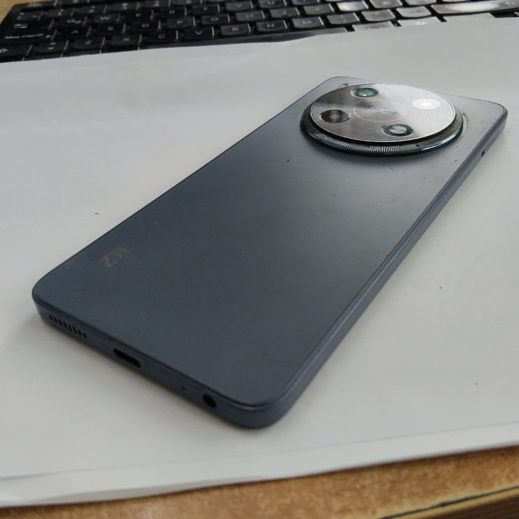 CELULAR ZTE BLADE V70 MAX Z2467 (2025) 256 GB 4 GB RAM (SEMINUEVO)