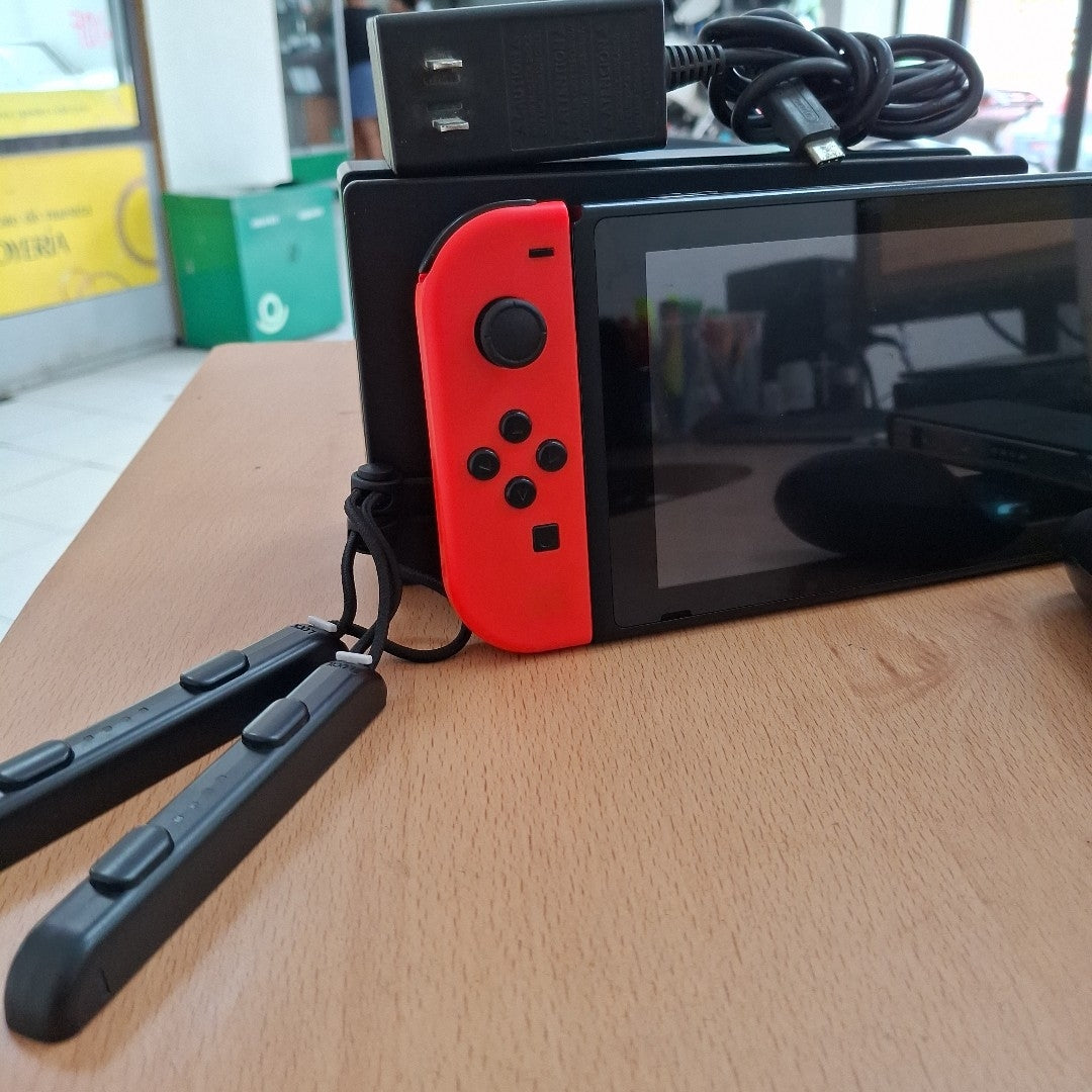 CONSOLA DE VIDEOJUEGO NINTENDO SWITCH 1.1 32 GB (SEMINUEVO)