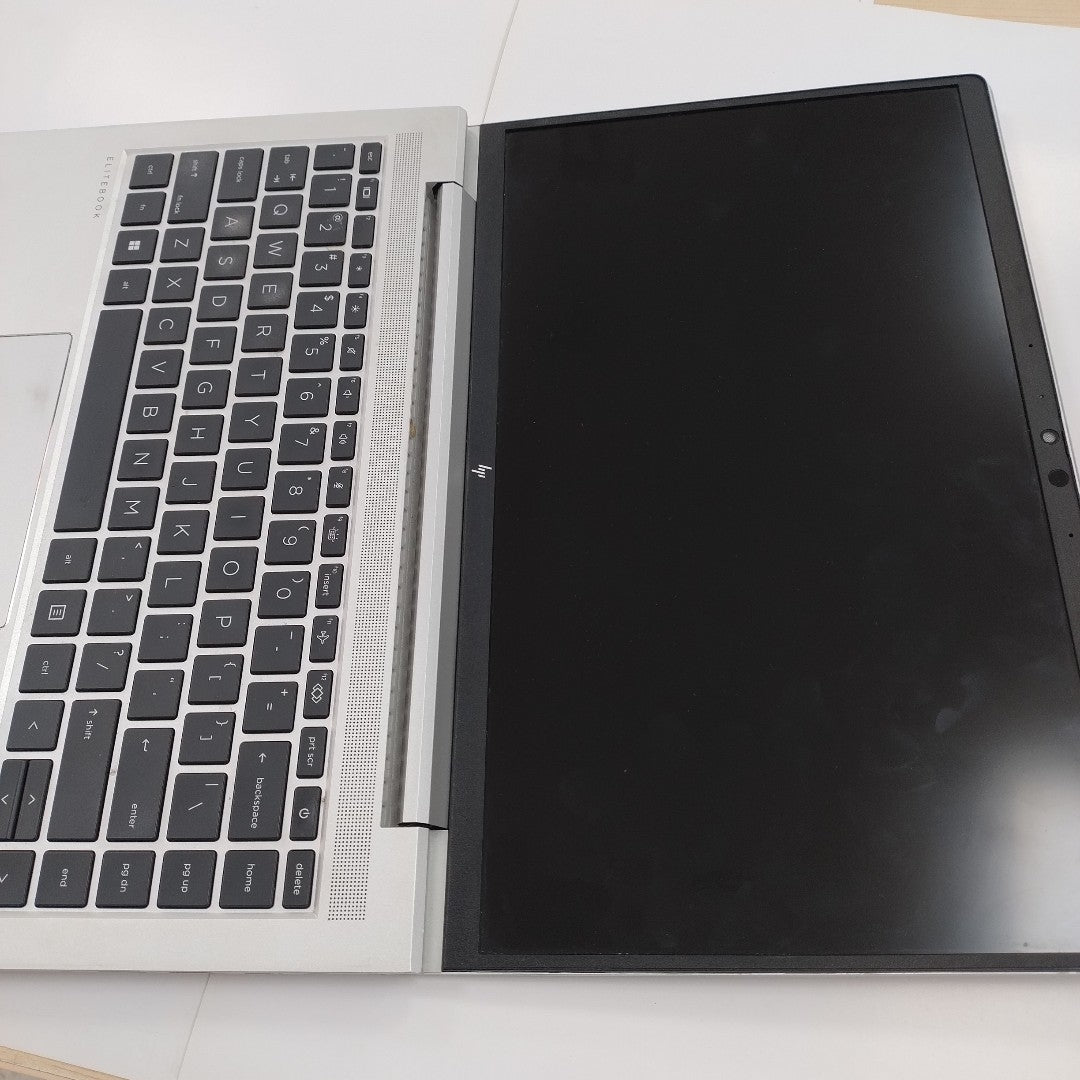 LAPTOP HP ELITEBOOK 640 G10 (2024) 512 GB SSD 16 GB RAM (SEMINUEVO)