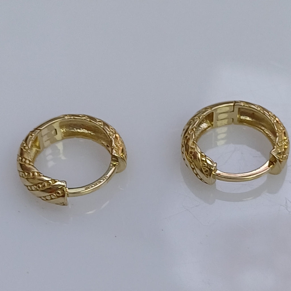 HUGGIES ORO 14K 2.4 (NUEVO)