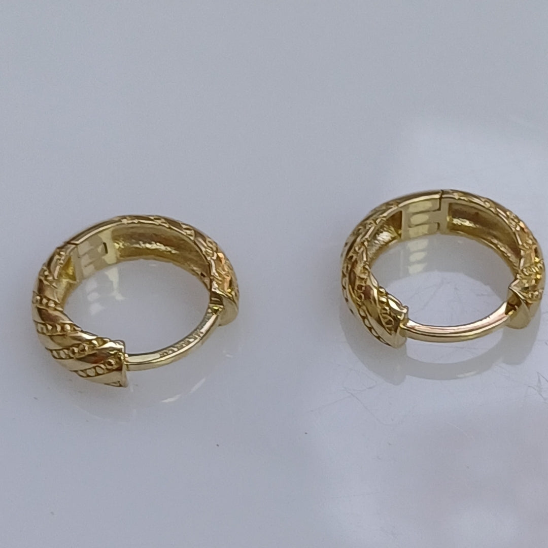 HUGGIES ORO 14K 2.4 (NUEVO)