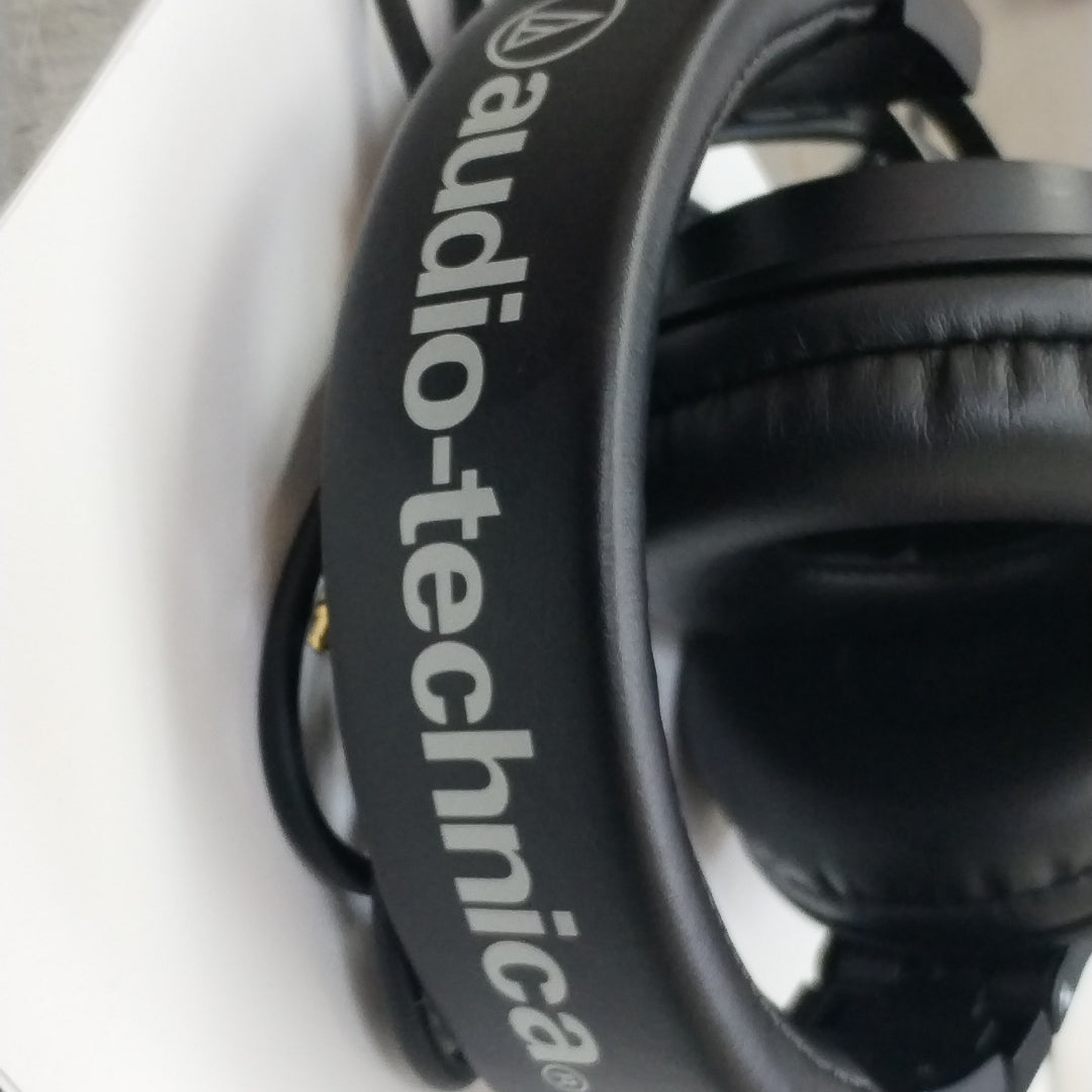 AUDIFONOS AUDIO-TECHNICA ATH-M30X ALAMBRICO OVER EAR (SEMINUEVO)
