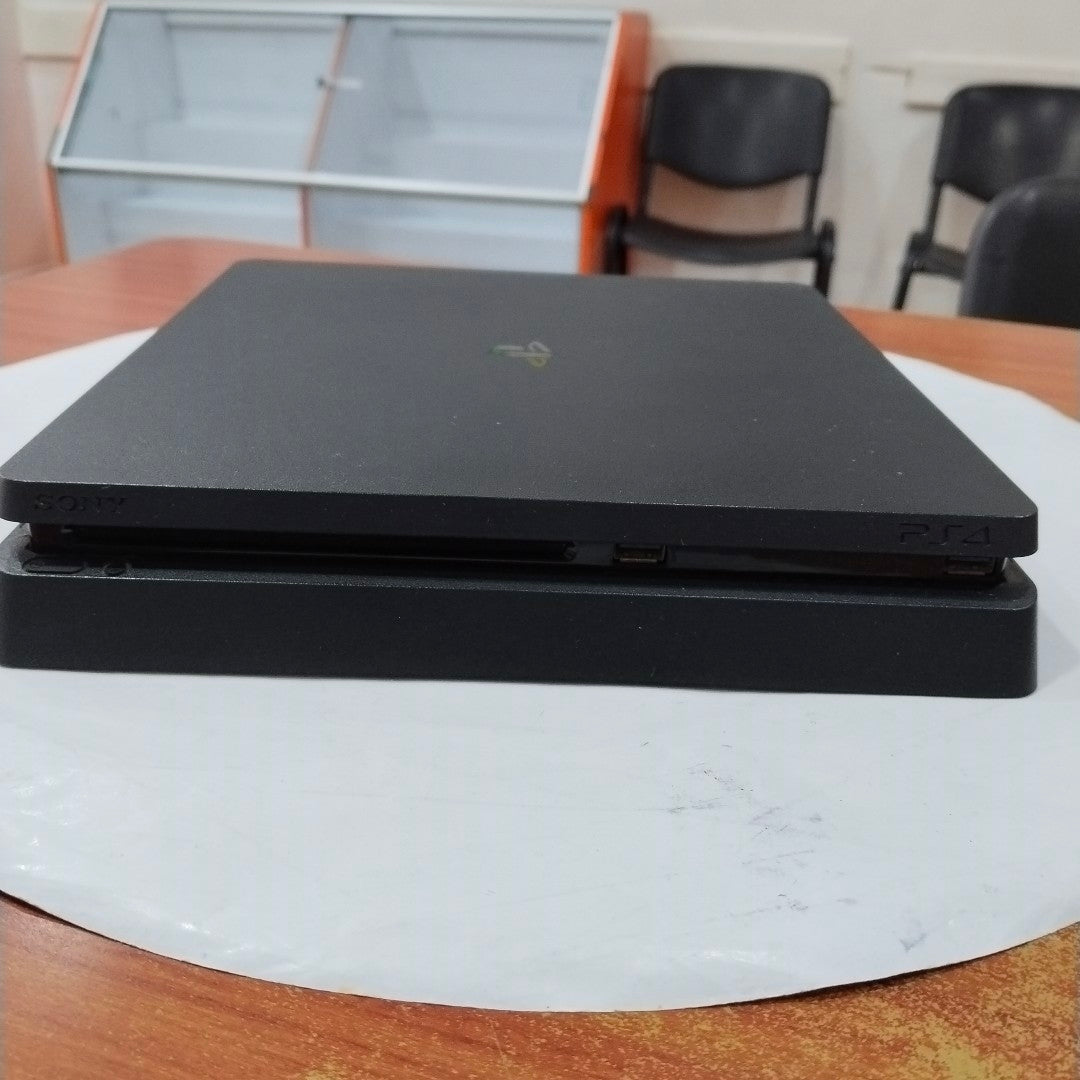 CONSOLA DE VIDEOJUEGO SONY PS4 SLIM 1 TB (SEMINUEVO)