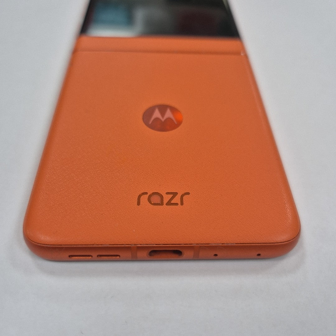 CELULAR MOTOROLA RAZR 50 5G XT2453-1 512 GB 12 GB RAM (SEMINUEVO)