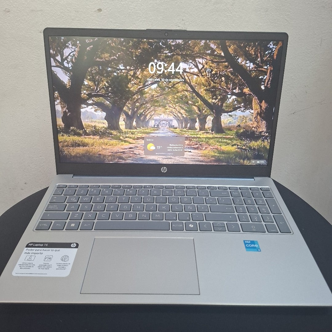 LAPTOP HP 15-FD0231LA (2025) 512 GB SSD 8 GB RAM (SEMINUEVO)