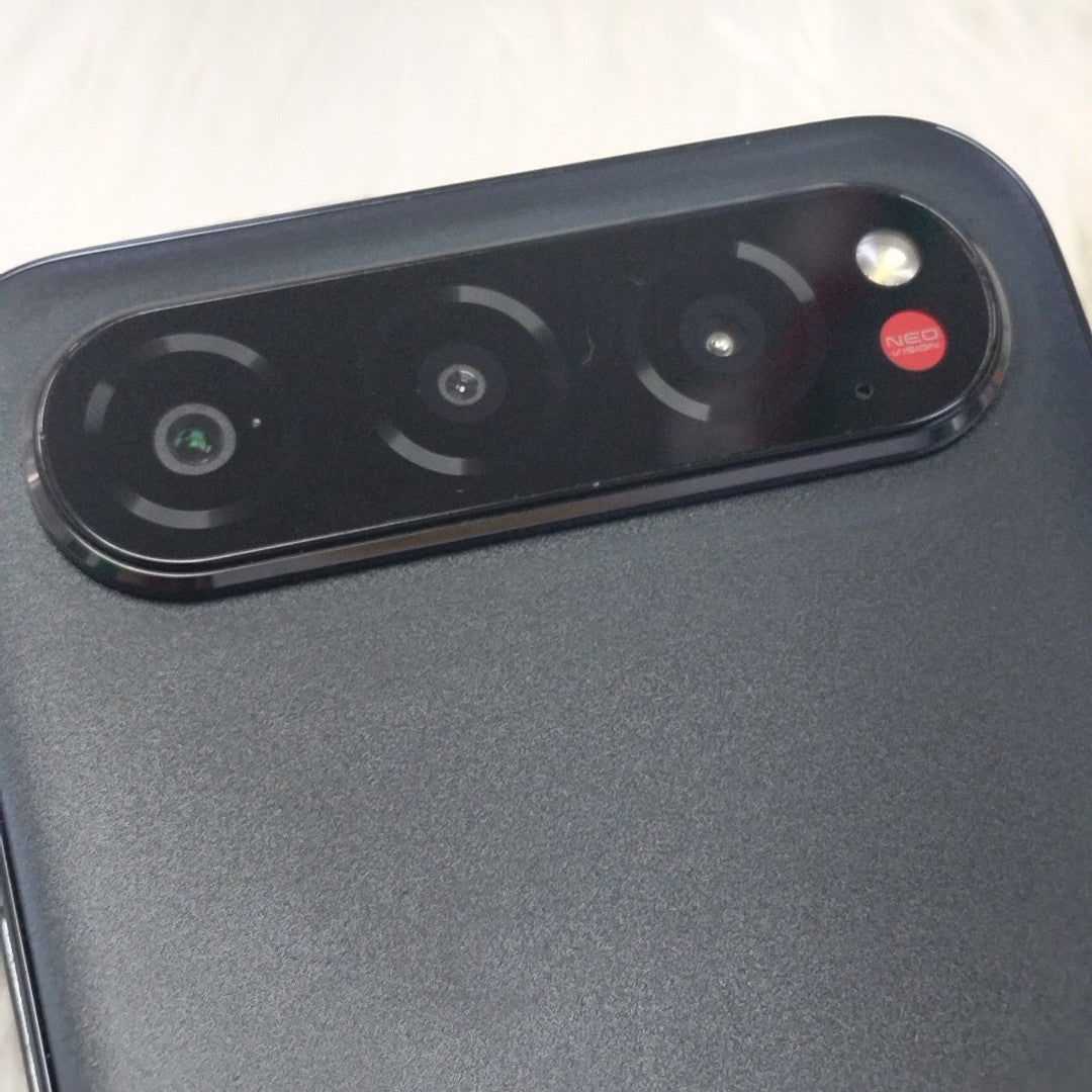 CELULAR NUBIA AIR Z2468N (2025) 256 GB 8 GB RAM (SEMINUEVO)