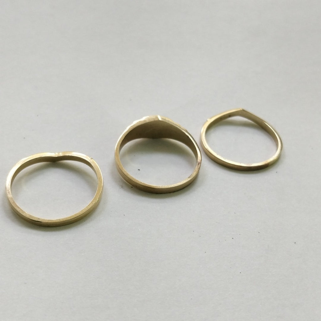 ANILLO DE GRADUACIÓN ORO 8 K 5,10 GRMS (SEMINUEVO)
