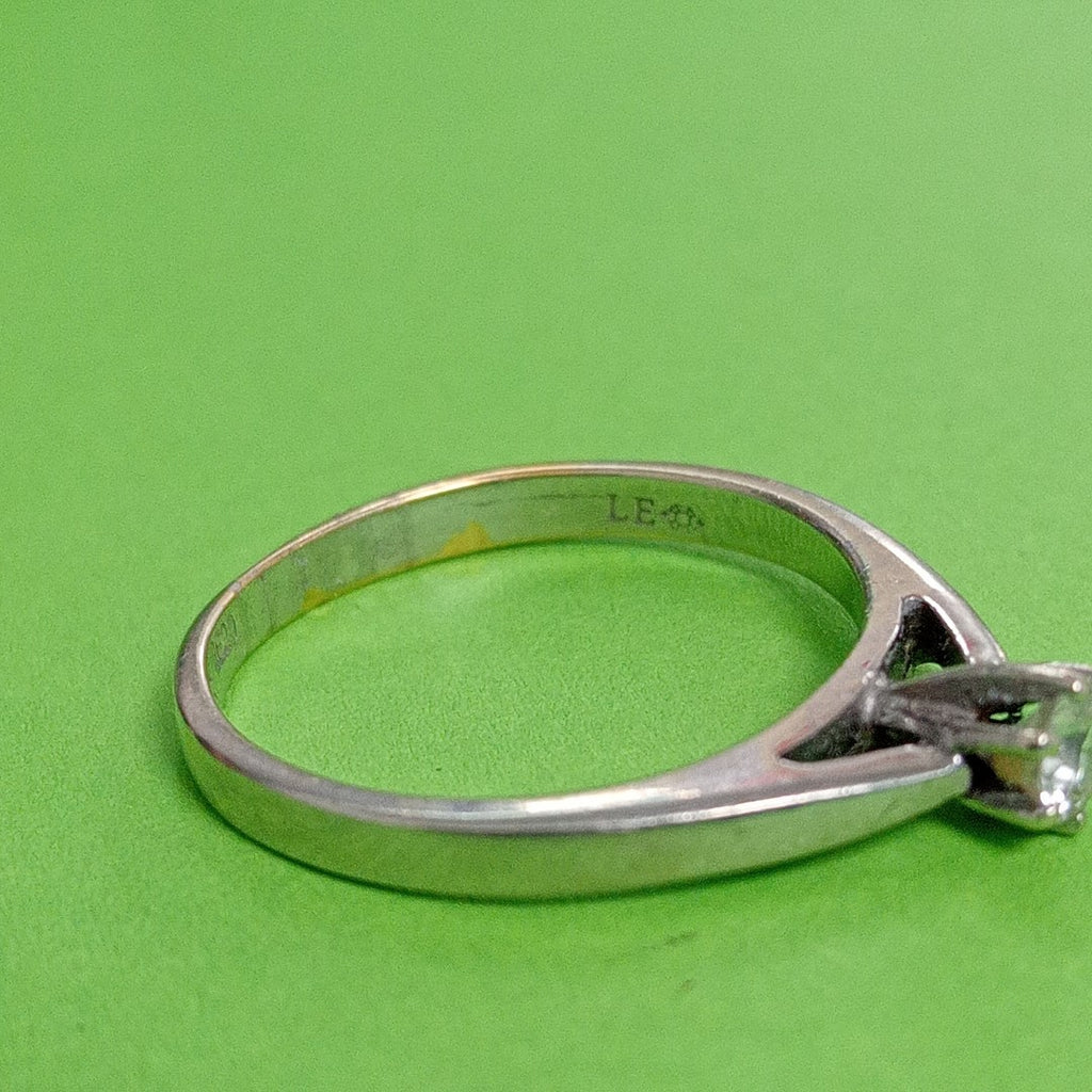 SOLITARIO ORO, ORO BLANCO 14 K 2.2 GRMS (SEMINUEVO)