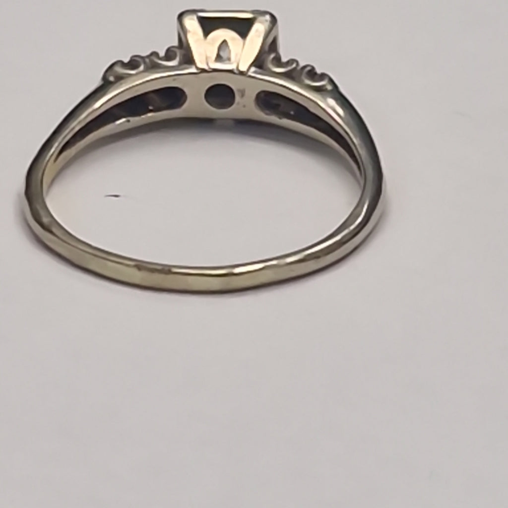 SOLITARIO ORO BLANCO 14 K 2.5 GRMS (SEMINUEVO)