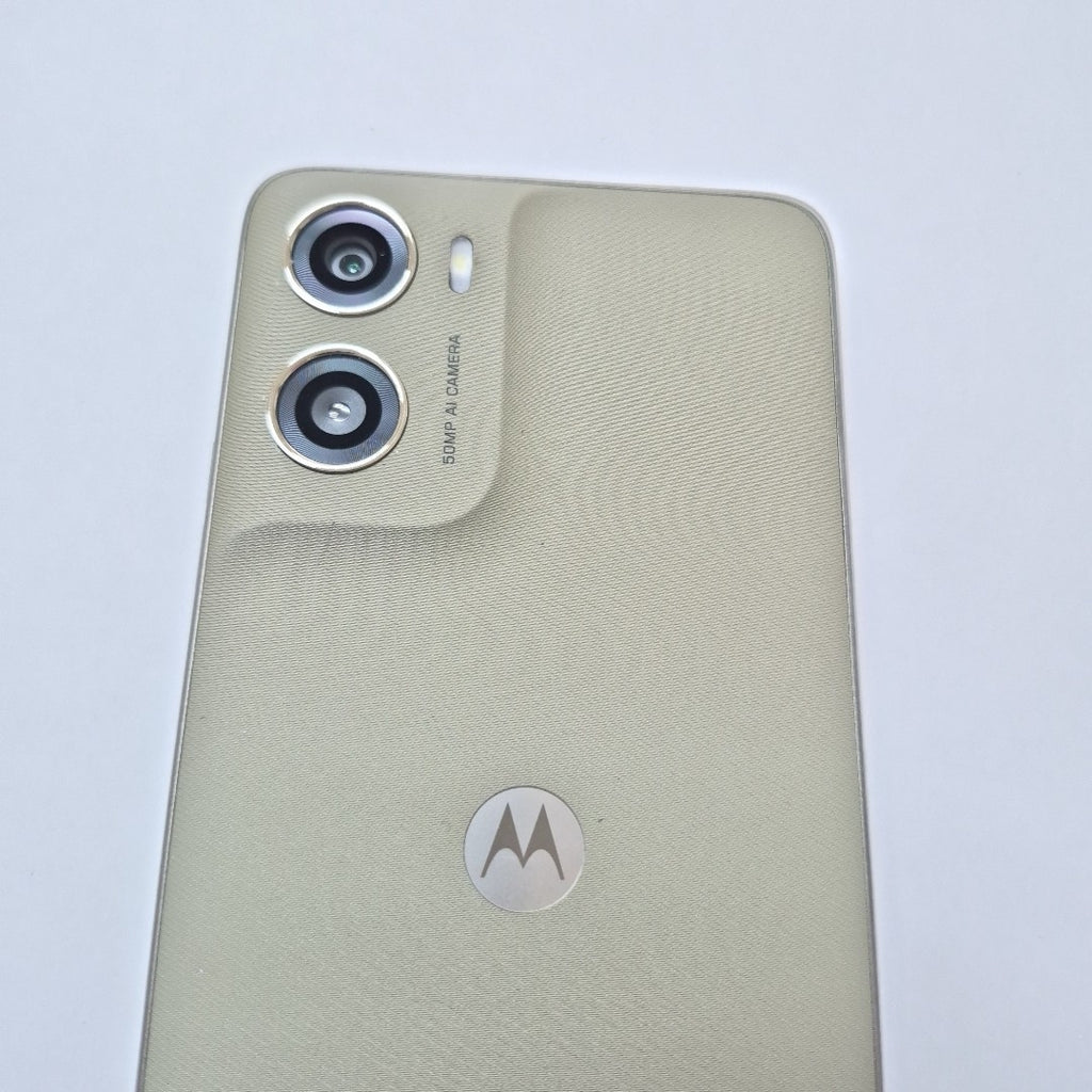 CELULAR MOTOROLA MOTO G06 XT2535-2 (2025) 256 GB 4 GB RAM (SEMINUEVO)