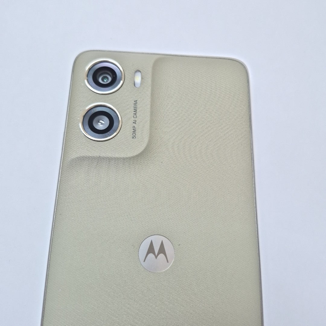 CELULAR MOTOROLA MOTO G06 XT2535-2 (2025) 256 GB 4 GB RAM (SEMINUEVO)