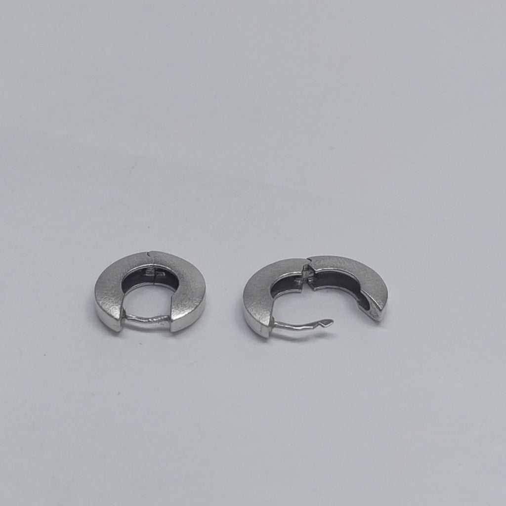 ARRACADAS PAR ORO BLANCO 14 K 5.4 GRMS (SEMINUEVO)