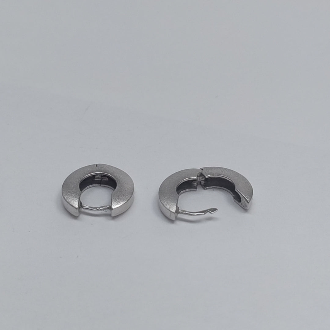 ARRACADAS PAR ORO BLANCO 14 K 5.4 GRMS (SEMINUEVO)