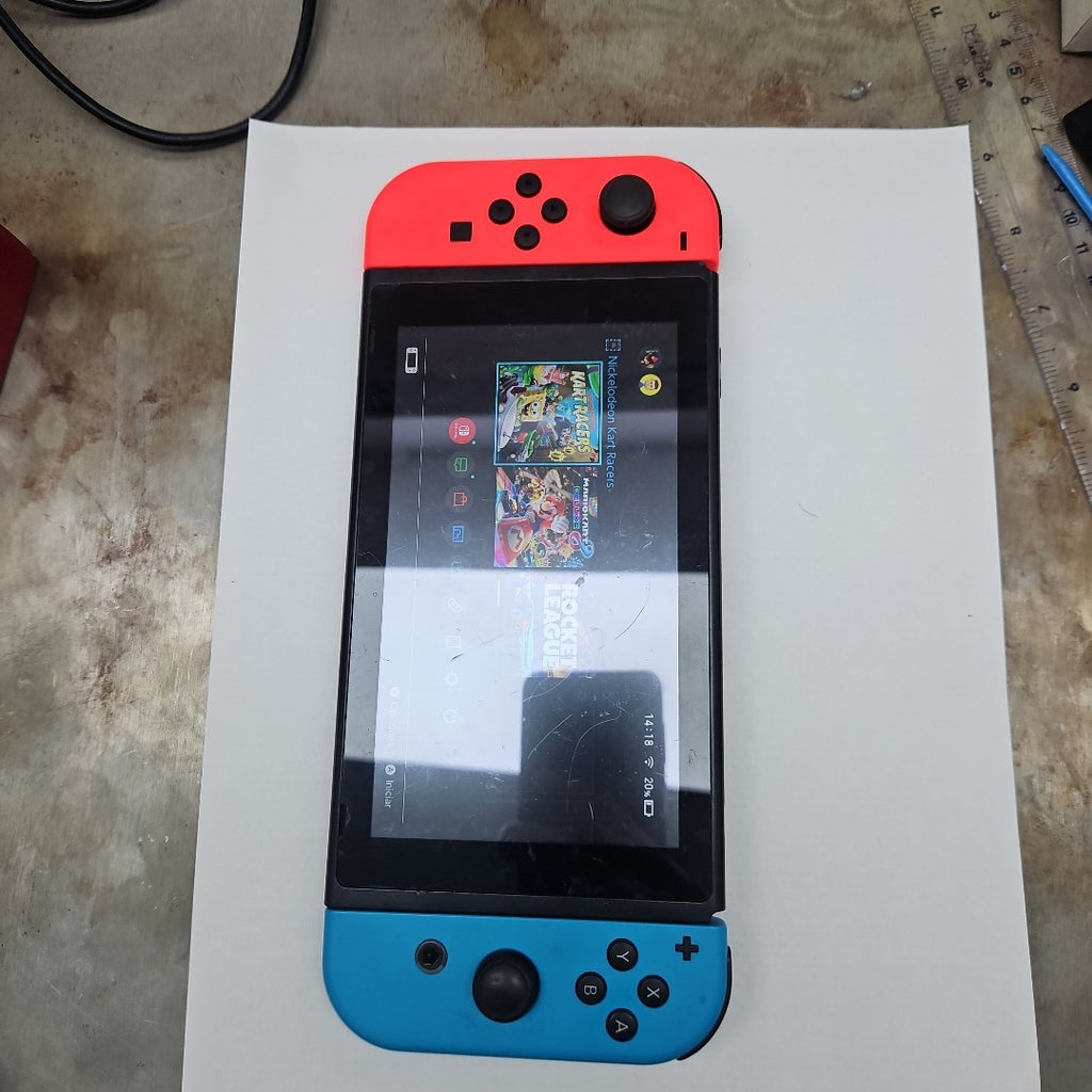 CONSOLA DE VIDEOJUEGO NINTENDO SWITCH 1.1 32 GB (SEMINUEVO)