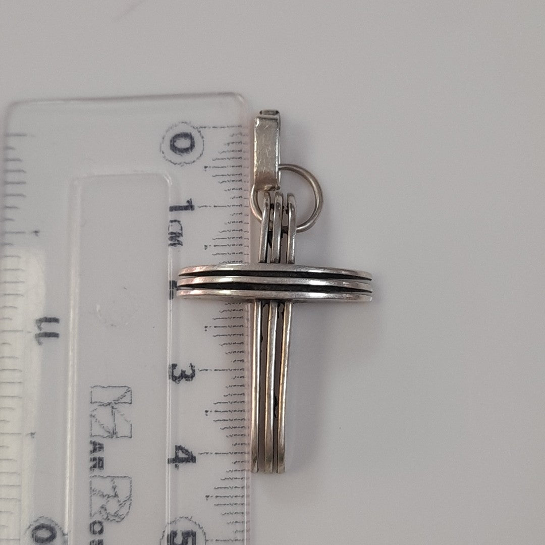 CRUZ, DIJE PLATA 8.4 GRMS (SEMINUEVO)