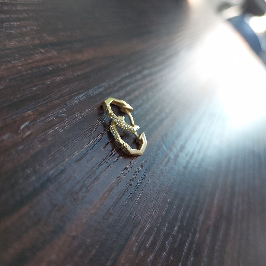 ARETES HUGIES C CIRCONIAS 14K 1.5 GR (NUEVO)