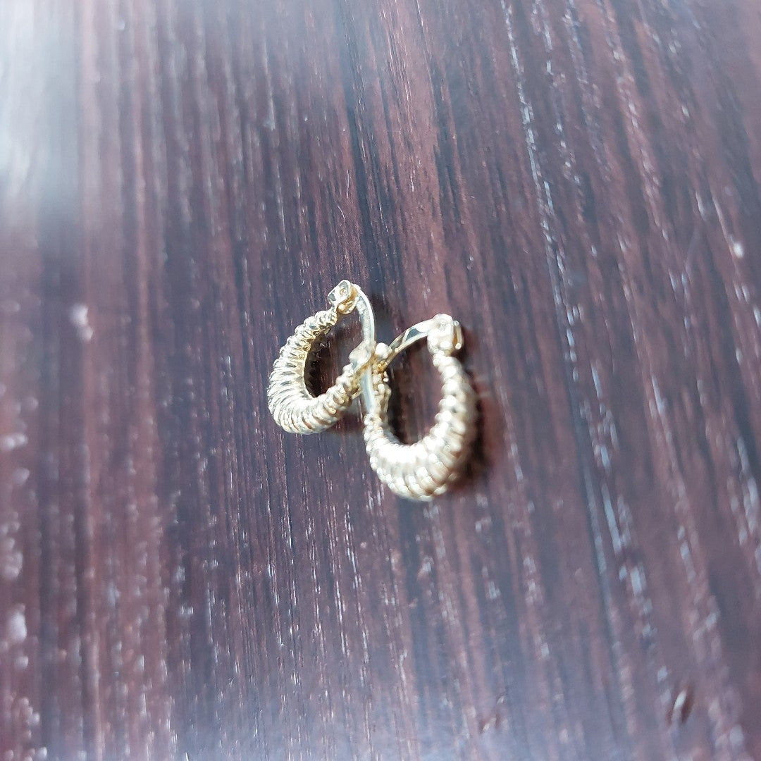 ARETES ARRACADA ESTRIADAS 14K 1.1 GR (NUEVO)
