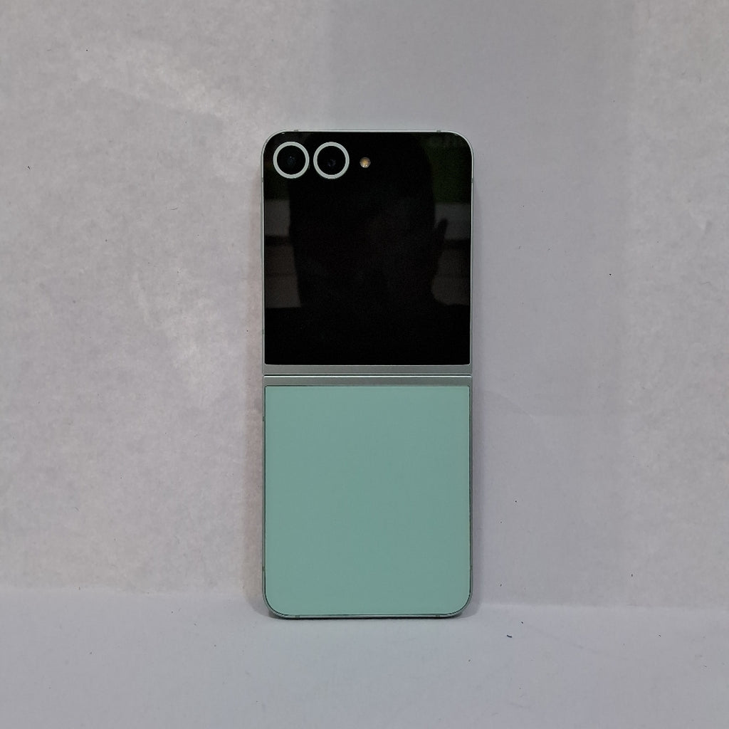 CELULAR SAMSUNG GALAXY Z FLIP6 SM-F741B (2024) 256 GB 12 GB RAM (SEMINUEVO)