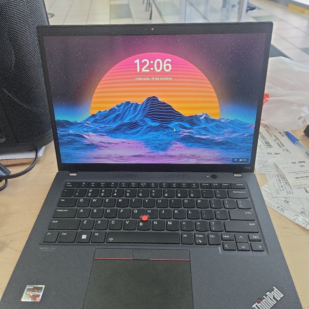 LAPTOP LENOVO THINKPAD T14S GEN 3 (2023) 512 GB SSD 16 GB RAM (SEMINUEVO)