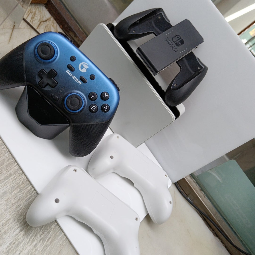 CONSOLA DE VIDEOJUEGO NINTENDO SWITCH OLED 64 GB (SEMINUEVO)