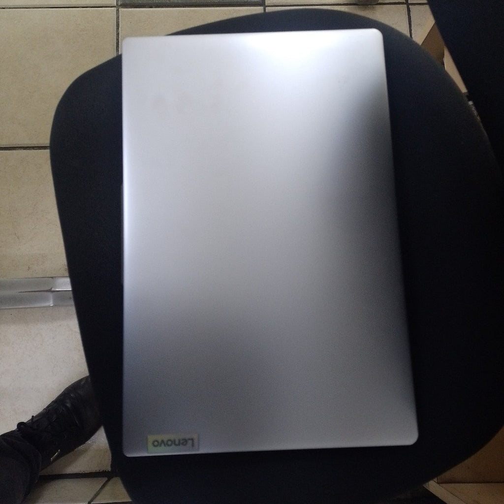 LAPTOP LENOVO IDEAPAD SLIM 3 15AMN8 (2026) 512 GB SSD 8 GB RAM (SEMINUEVO)
