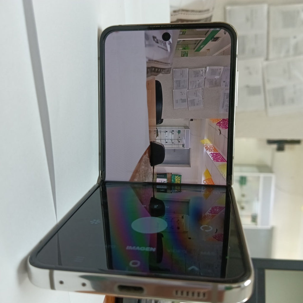 CELULAR SAMSUNG GALAXY Z FLIP 5 SM-F731B (2023) 512 GB 8 GB RAM (SEMINUEVO)
