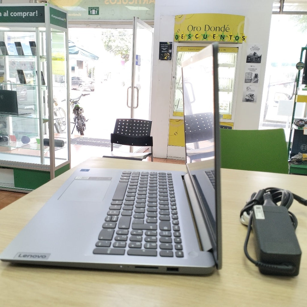 LAPTOP LENOVO IDEAPAD 1 15IGL7 (2024) 256 GB SSD 8 GB RAM (SEMINUEVO)