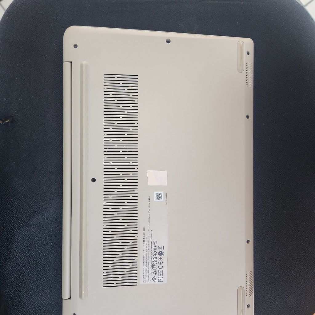 LAPTOP LENOVO IDEAPAD 3 14ITL6 (2023) 1 TB + 256 GB SSD 8 GB RAM (SEMINUEVO)