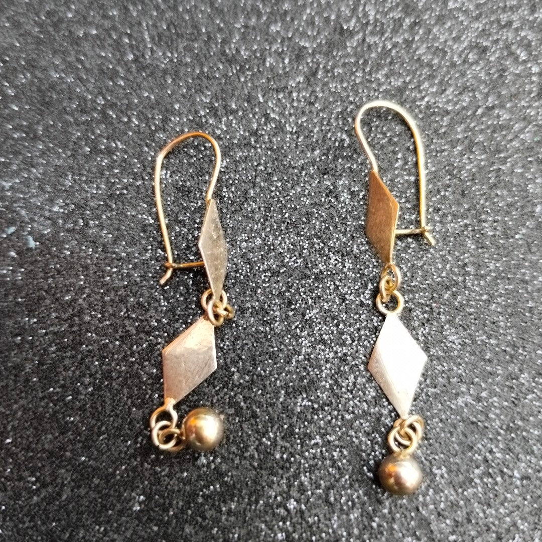 ARETES PAR ORO 8 K 1.8 GRMS (SEMINUEVO)