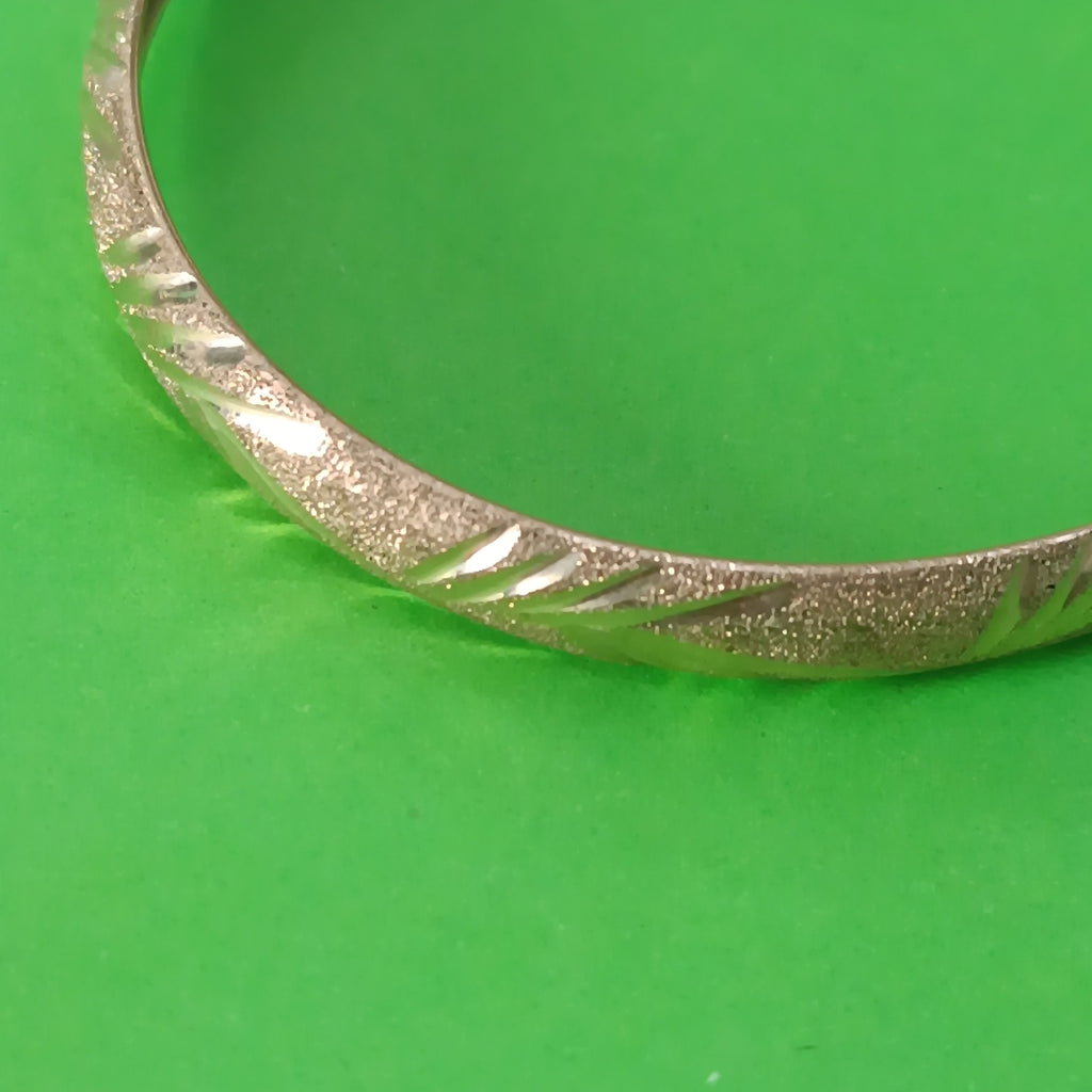 PULSERA RIGIDA ORO 10 K 4.4 GRMS (SEMINUEVO)