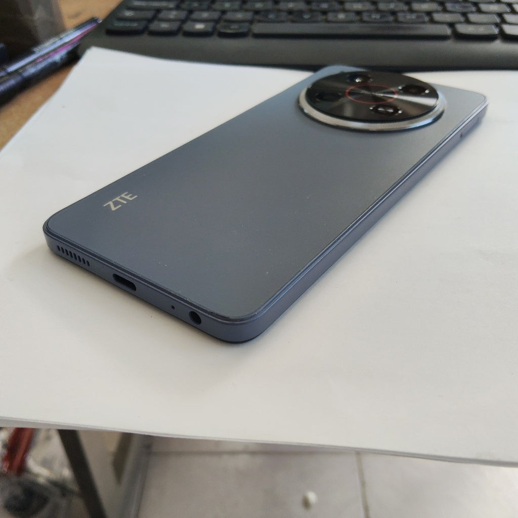 CELULAR ZTE BLADE V70 MAX Z2467 (2025) 256 GB 4 GB RAM (SEMINUEVO)