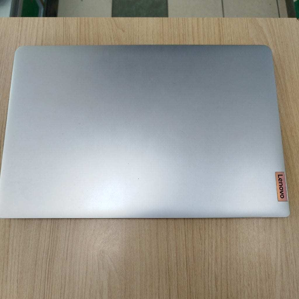 LAPTOP LENOVO IDEAPAD 1 15AMN7 (2023) 256 GB SSD 8 GB RAM (SEMINUEVO)
