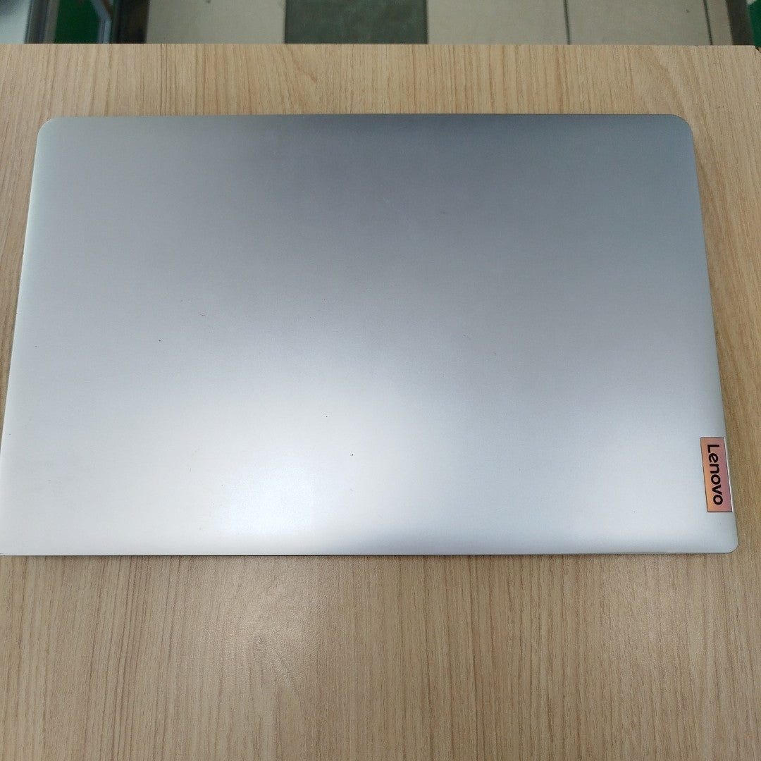 LAPTOP LENOVO IDEAPAD 1 15AMN7 (2023) 256 GB SSD 8 GB RAM (SEMINUEVO)