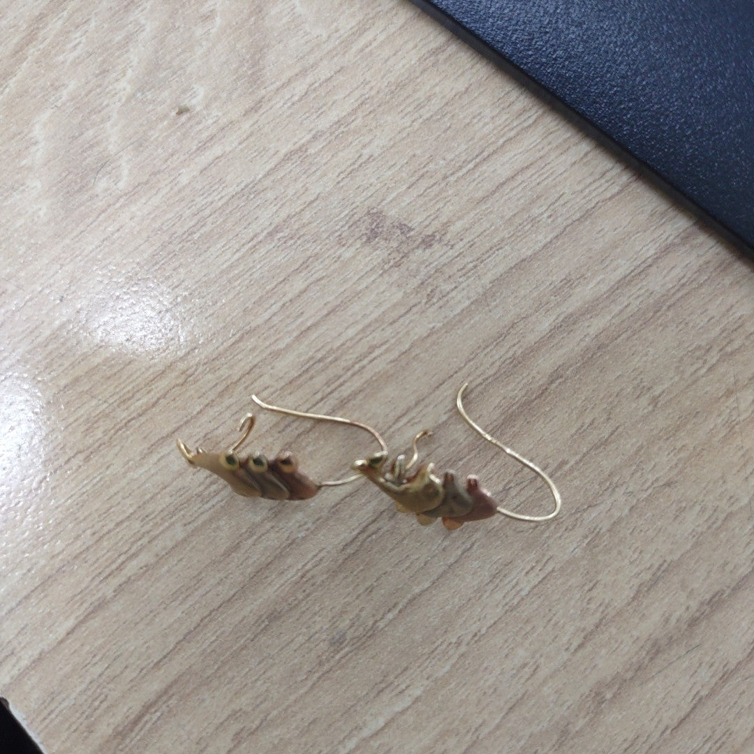 ARETES PAR ORO 8 K 0.6 GRMS (SEMINUEVO)