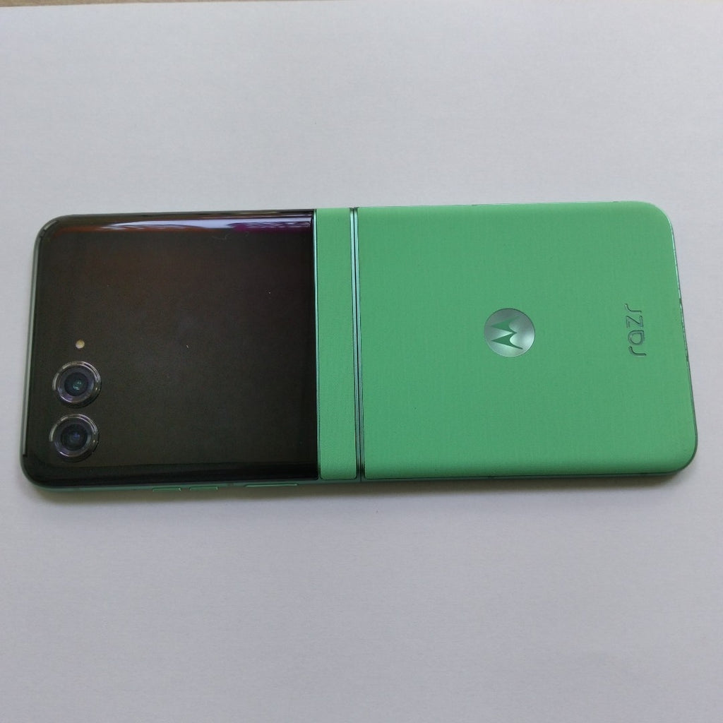 CELULAR MOTOROLA RAZR 60 XT2553-1 (2025) 512 GB 12 GB RAM (SEMINUEVO)