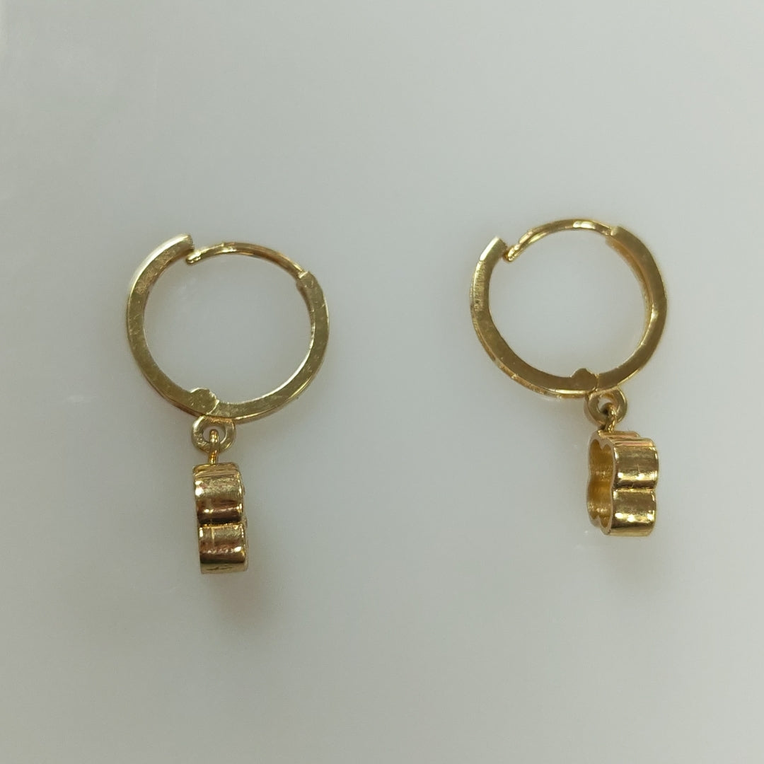 ARETES ARRACADAS CON DIJE 14K 2.4 GR (NUEVO)