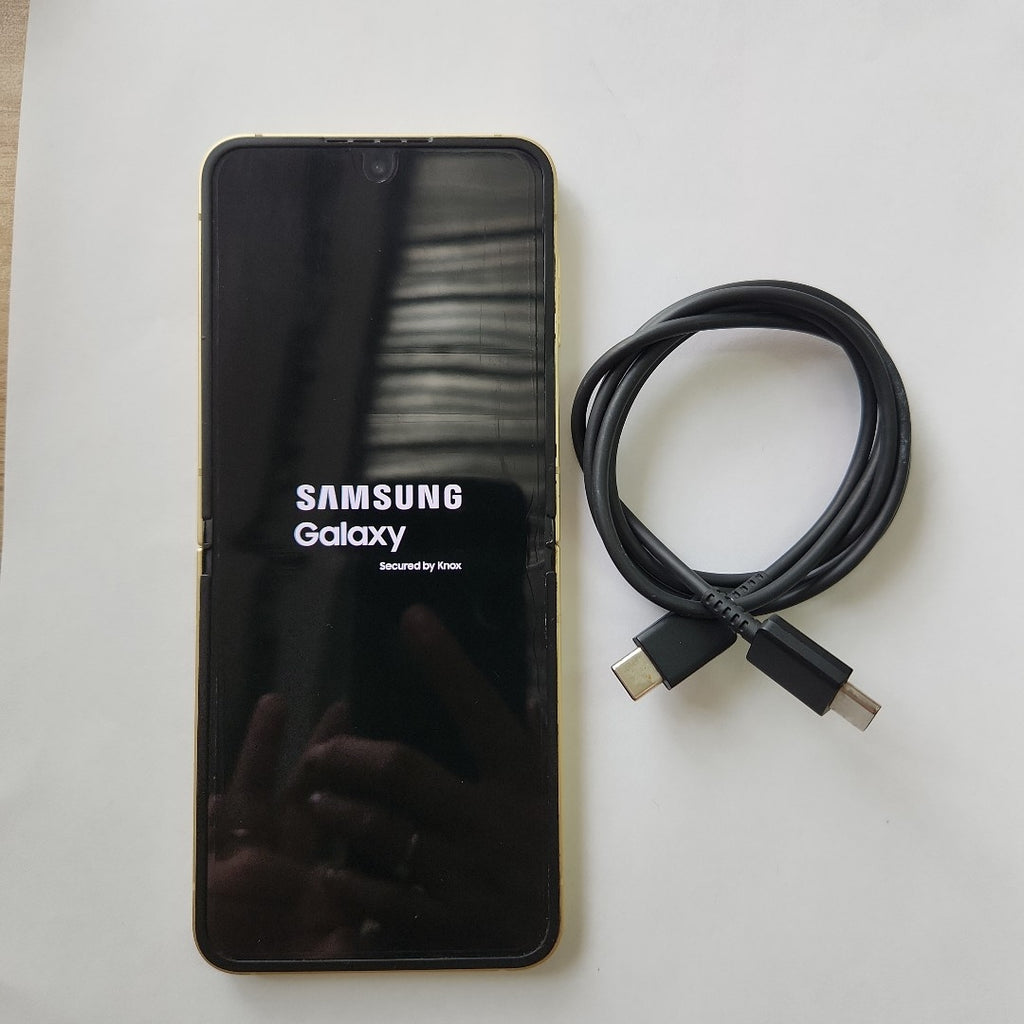 CELULAR SAMSUNG GALAXY Z FLIP6 SM-F741B (2024) 512 GB 12 GB RAM (SEMINUEVO)