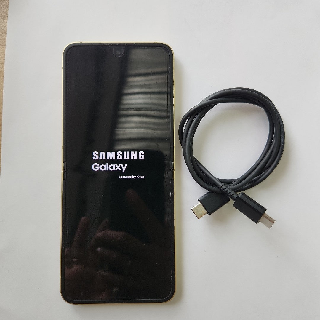 CELULAR SAMSUNG GALAXY Z FLIP6 SM-F741B (2024) 512 GB 12 GB RAM (SEMINUEVO)