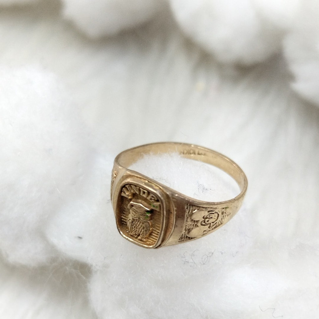 ANILLO CONMEMORATIVO ORO 10 K 1.2 GRMS (SEMINUEVO)