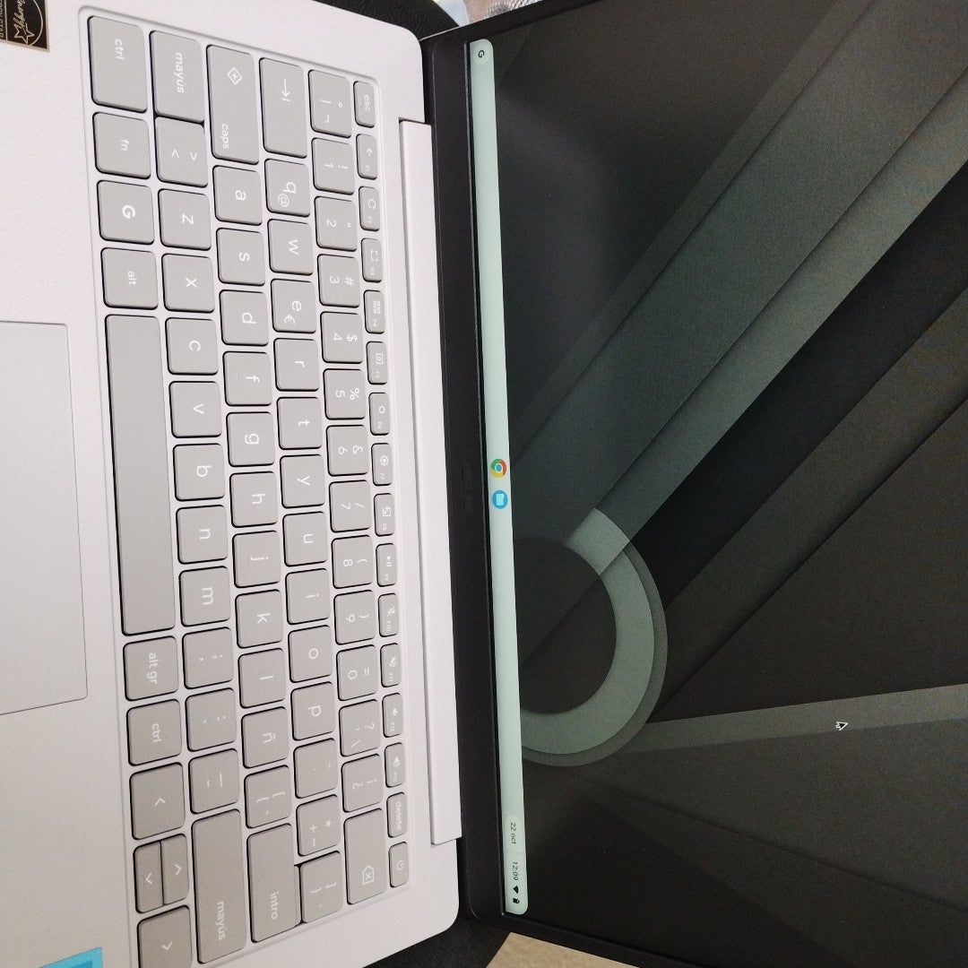 LAPTOP ASUS CROMEBOOK CX1405CTA C8G128-C1 (2025) 128 GB 8 GB RAM (SEMINUEVO)