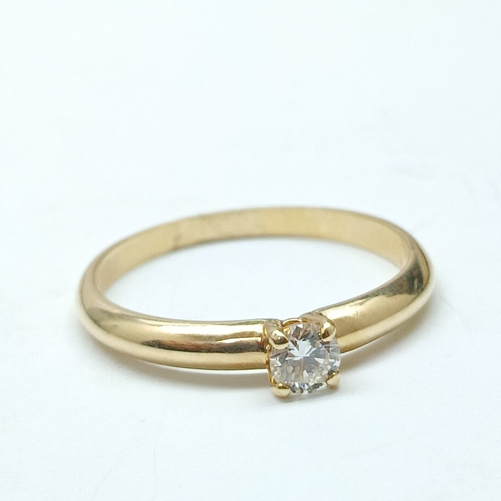 ANILLO SOLITARIO CON DIAMANTE CORTE BRILLANTE 0.16CTS LM SI2, 14K 1.7 G (NUEVO)