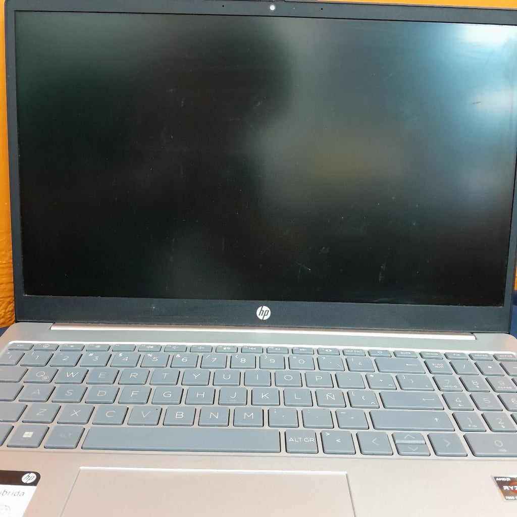 LAPTOP HP 15-FC0068LA (2024) 512 GB SSD 8 GB RAM (SEMINUEVO)